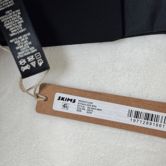 NWT skims weightless strapless bra - Picture 5 of 5